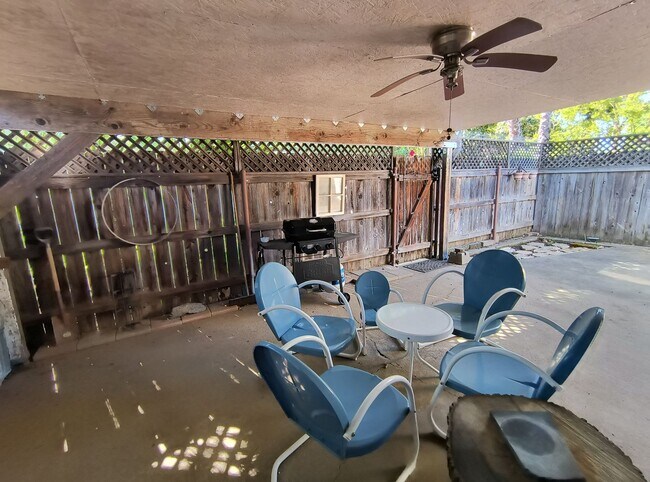 Building Photo - SHORT TERM RENTAL! Fully Furnished and Mov...