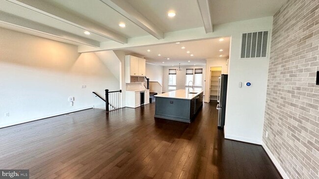 Building Photo - 20265 Oak Bluff Dr