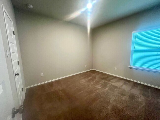 Building Photo - Charming 3/2 conveniently located to Lackland, Toyota, Palo Alto & Texas A&M San Antonio!