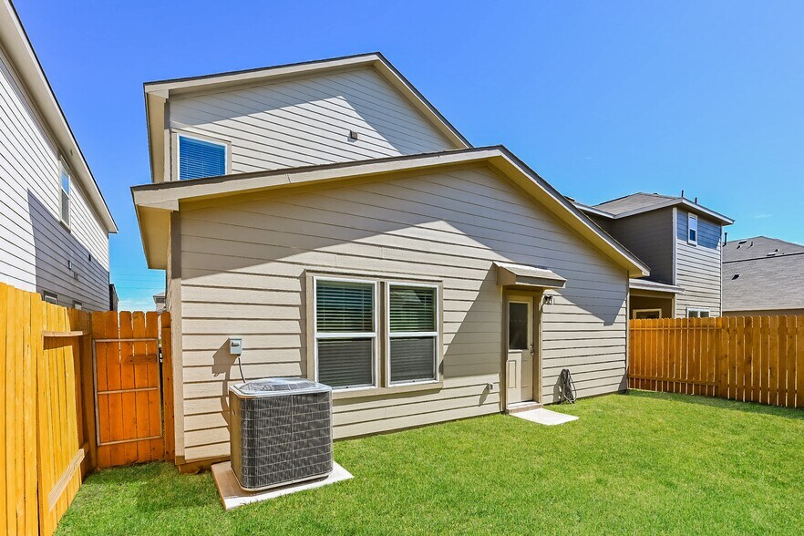 Building Photo - 7927 Cypress Country Dr