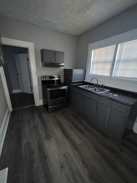 Building Photo - 3034 E Point St