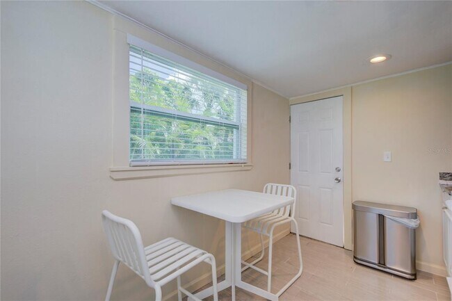 Building Photo - 3200 DE BAZAN Ave