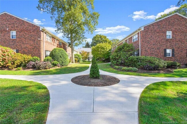 Building Photo - 245 Unquowa Rd