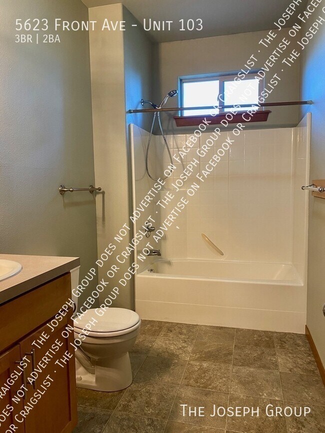 Building Photo - 5623 Front Ave