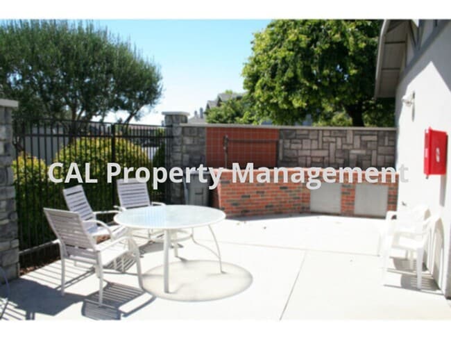 Building Photo - Charming 2BD Home in Gated Community with Pool & Garage