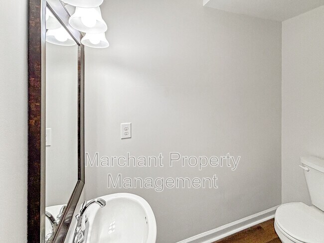 Building Photo - 6 Ashborne Ln