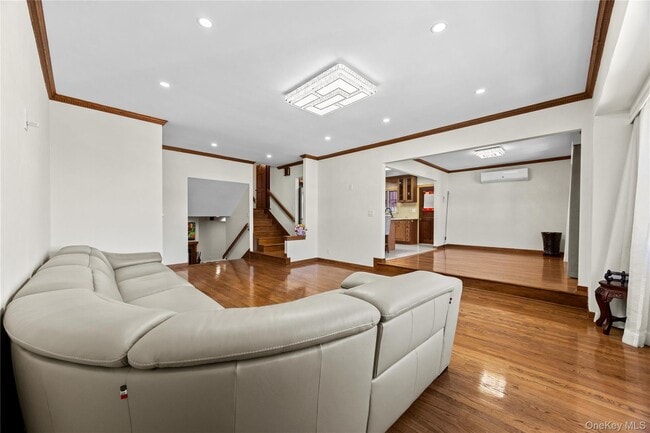 Building Photo - 45-76-76 Browvale Ln