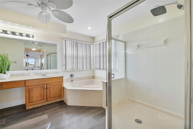 Building Photo - 3527 Chesapeake Cir