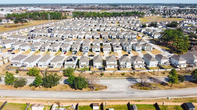 Building Photo - 22103 Regal Heights Dr