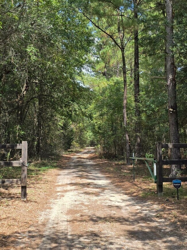 Building Photo - Peaceful 3BR Rancher Retreat on Wooded Lot