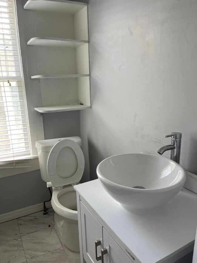 Building Photo - 2302 W Texas Ave