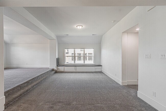 Building Photo - 4878 Limousine Ln