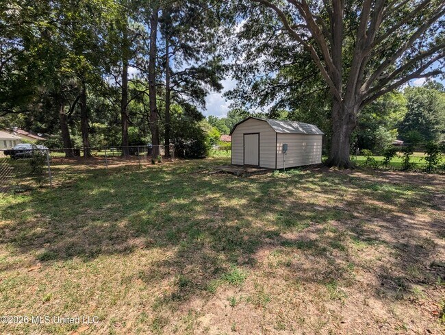 Building Photo - 6480 Forest Glen Dr