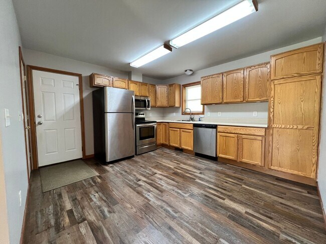 Building Photo - Spacious 3BR Duplex with Finished Basement & 2-Car Garage in Otsego