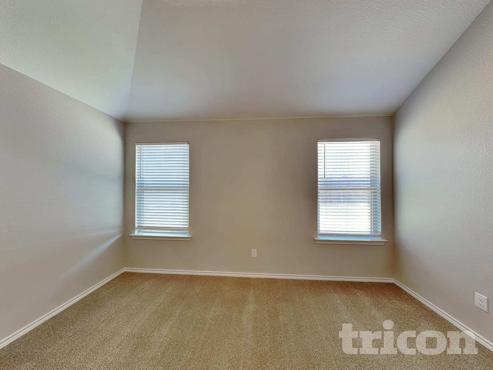 Building Photo - 2565 Hadley St