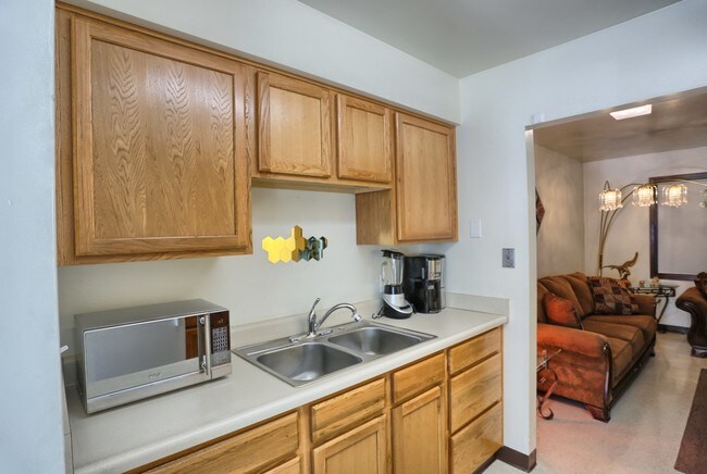 Building Photo - Woodland Manor Apartments