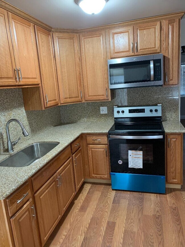 Kitchen - 19041 Rio Verde St