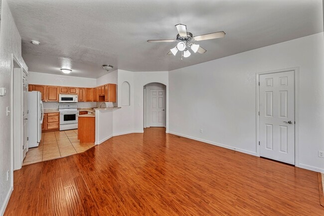 Building Photo - 623 Canyon Vista Way
