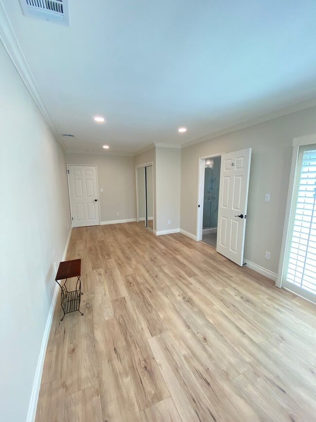 Building Photo - Beautifully Remodeled 3 Bedroom Naples Hou...