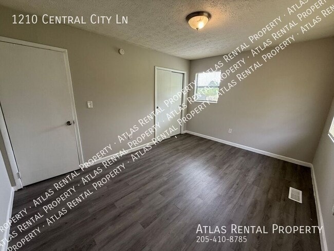 Building Photo - 1210 Central City Ln