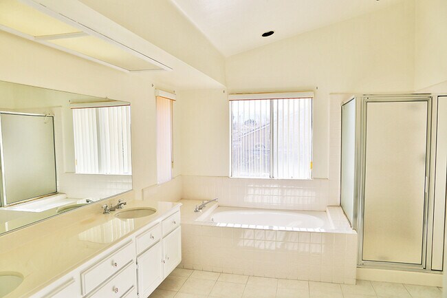 Building Photo - 3112 Caminito Ln