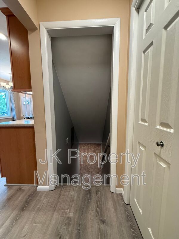 Building Photo - 512 52nd St S