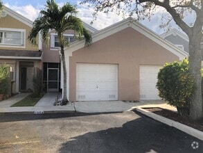 Building Photo - Flaming Villas 2/2.5 Townhouse in Pembroke...