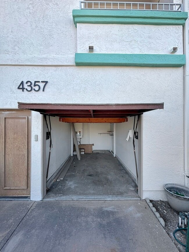 Building Photo - Stunning 2BD/2BA Condo in University Heigh...