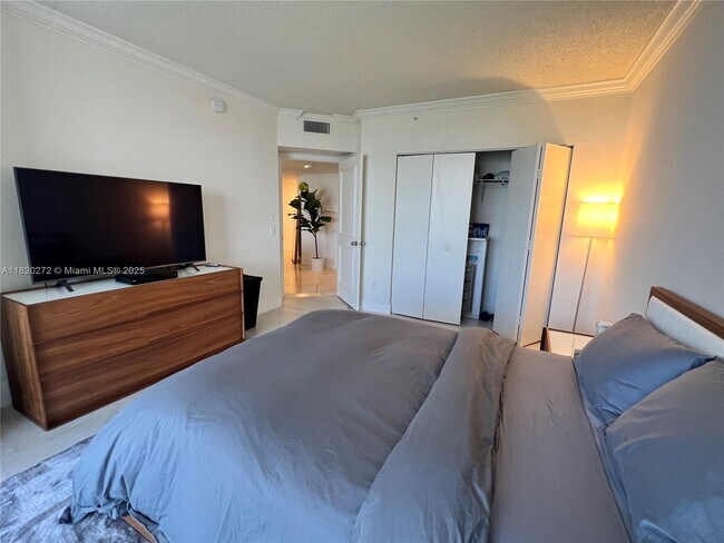 Building Photo - 21055 Yacht Club Dr