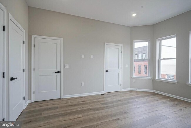 Building Photo - 952 N Marshall St