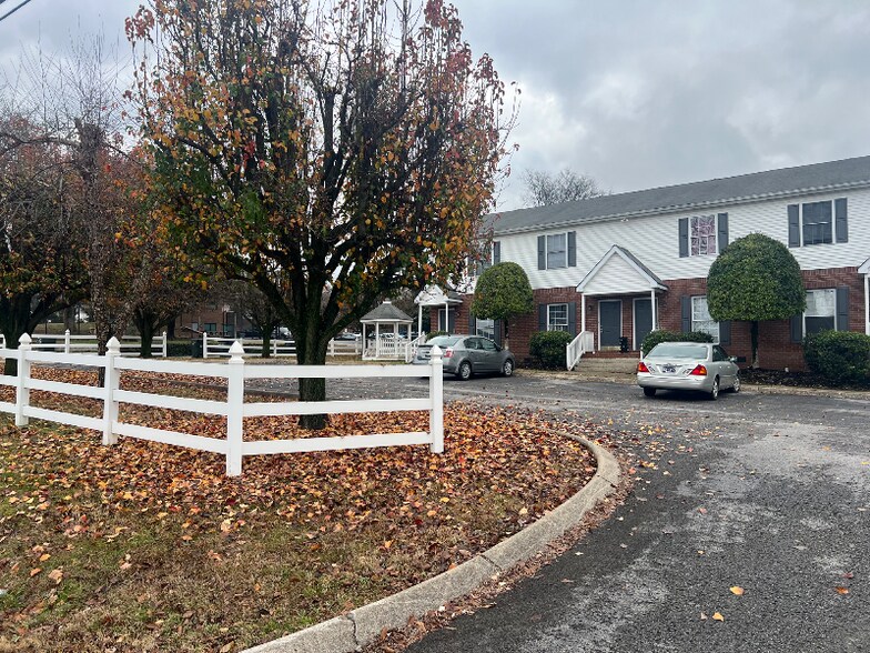 Primary Photo - 243 W Smith St