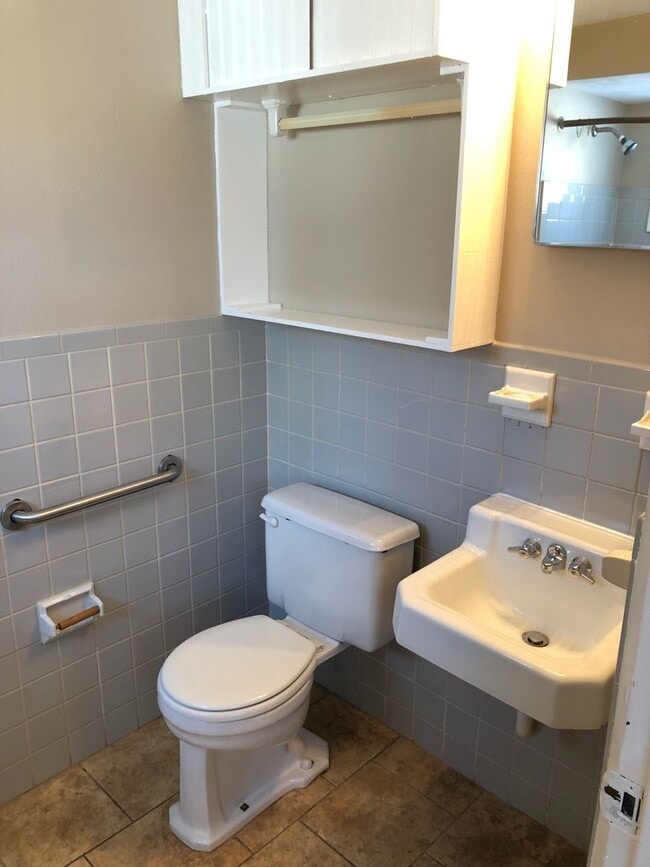 Building Photo - Coming soon! Bright and Spacious 4 Bedroom...