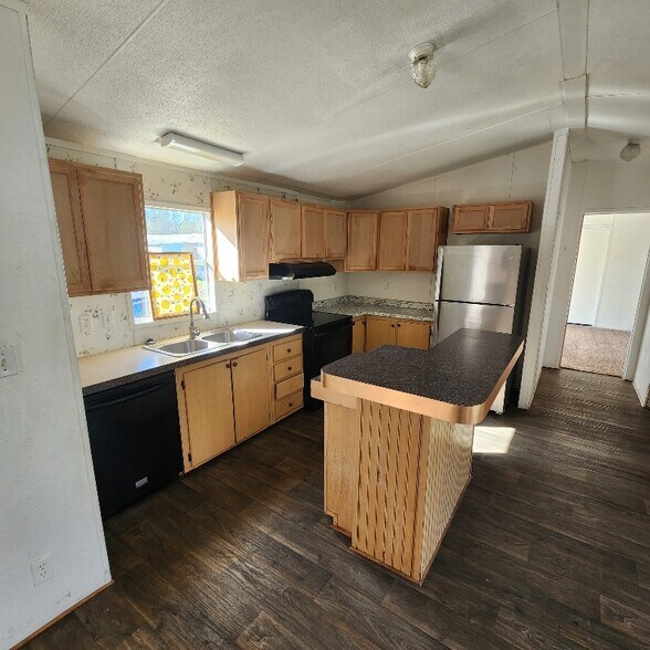 Building Photo - 15275 Country W Dr