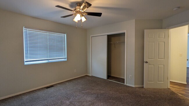 Building Photo - 5444 Hicks Dr
