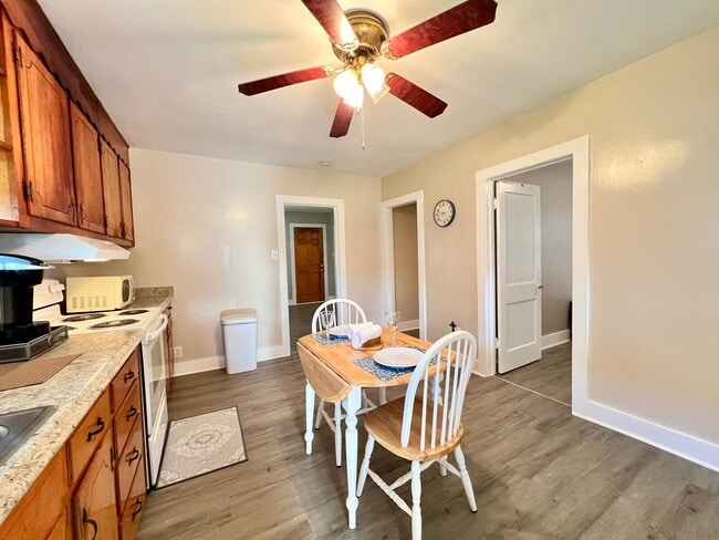 Building Photo - Fully Furnished & Utilities Included -SHOR...
