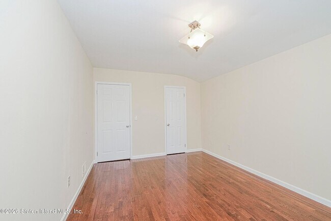 Building Photo - 857 Bloomingdale Rd