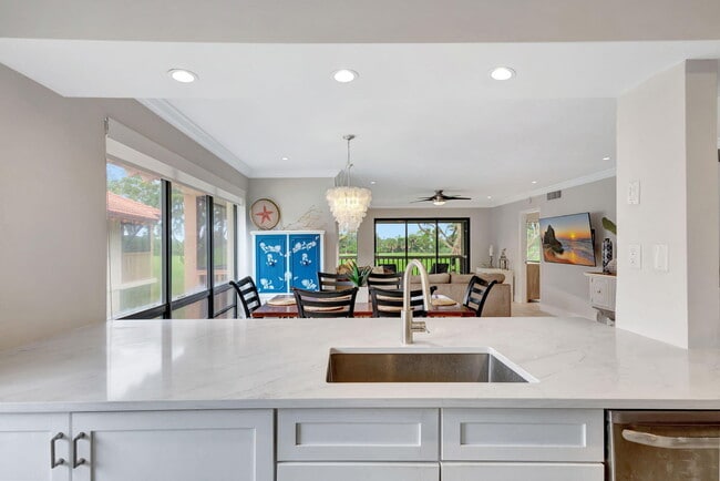 Building Photo - 438 Brackenwood Ln S