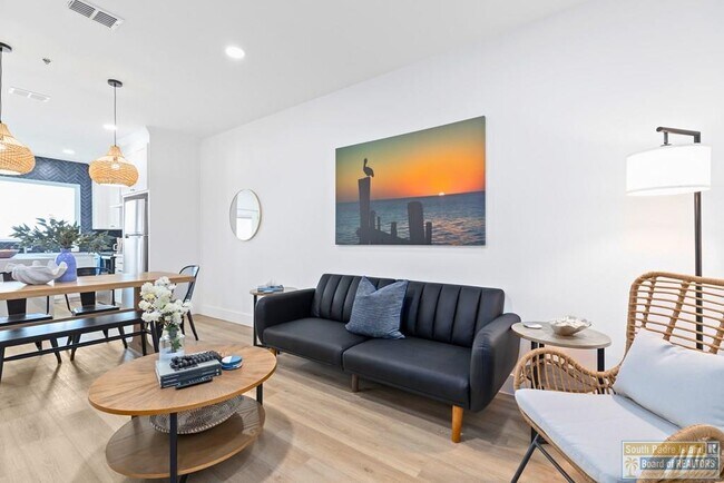 Building Photo - 111 W Sunny Isle Dr