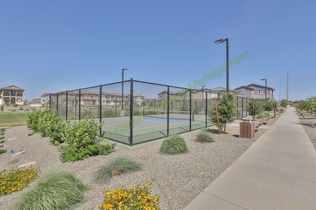 Building Photo - Pet Friendly 5 bed/3 bath in the Hawes Crossing Community of East Mesa