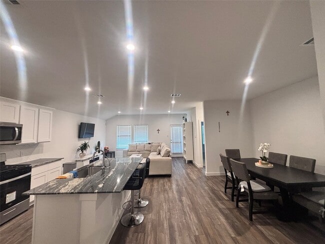 Building Photo - 1119 Fringed Bluestar Dr