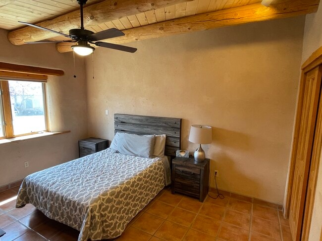 Building Photo - 413 Valverde St