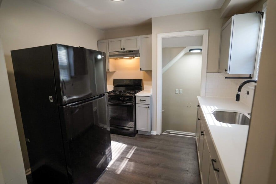 Building Photo - Fully Renovated 3-Bedroom Home – Move-In Ready for You!