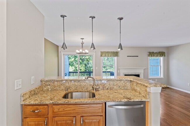 Building Photo - 601 Larson Dr