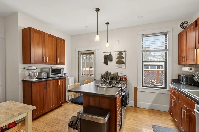 Building Photo - 2827 Pleasant Ave