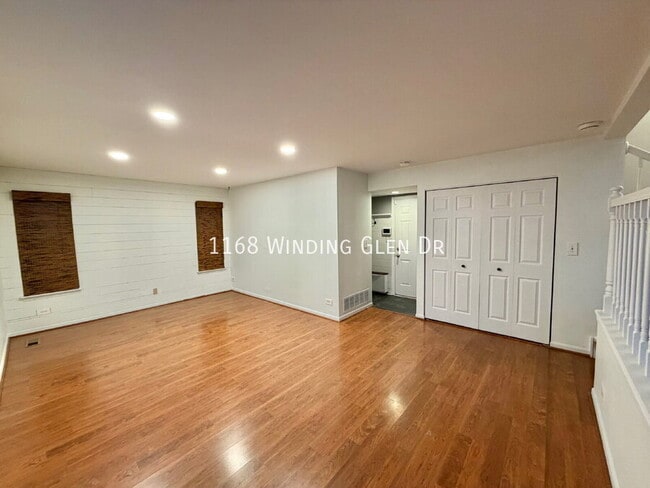 Building Photo - 1168 Winding Glen Dr