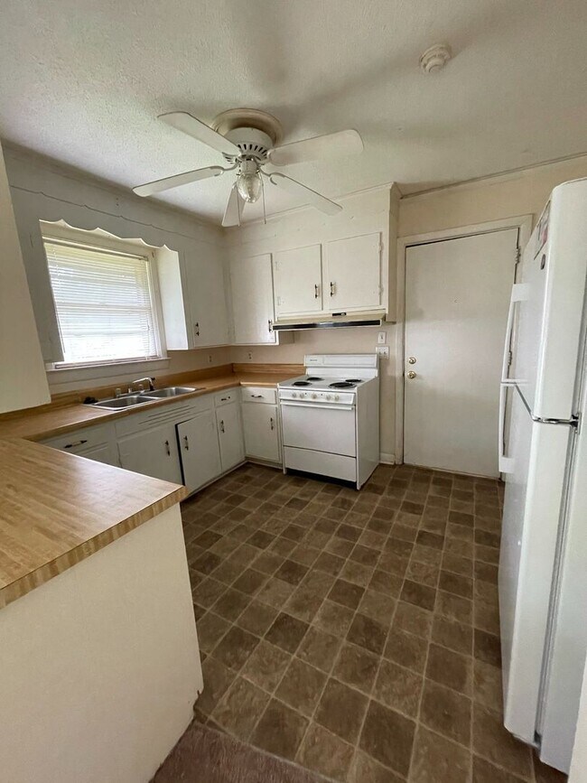 Building Photo - Forest Acres