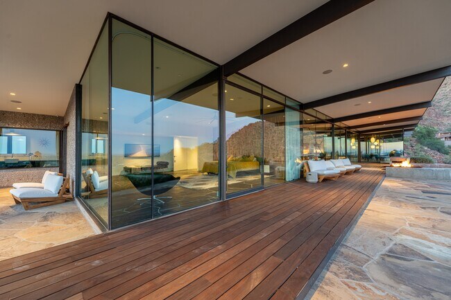 Building Photo - 4925 E Red Rock Dr