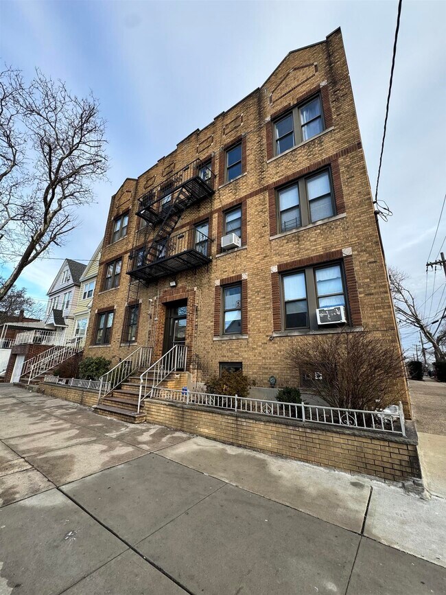 Building Photo - 250 Avenue B