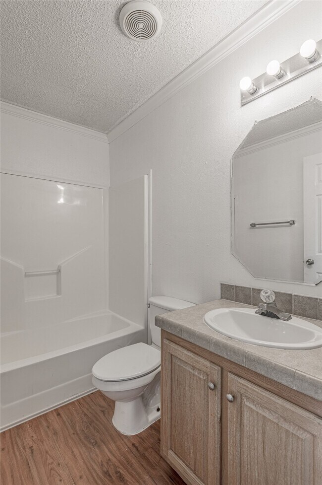 Building Photo - 144 Varsity Dr