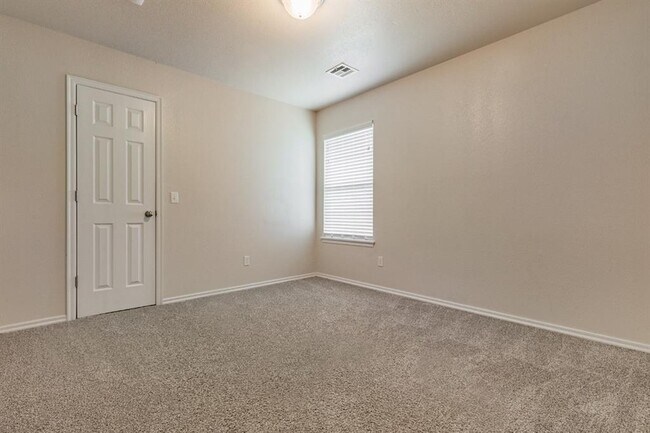 Building Photo - 15937 Katie Ridge Dr